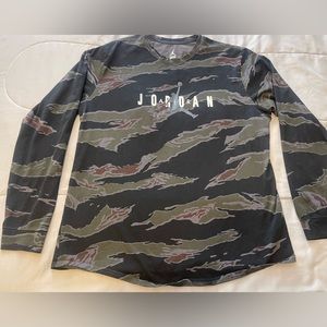 Nike Jordan XXL 2 XL Long Sleeve Light Weight Camo Shirt